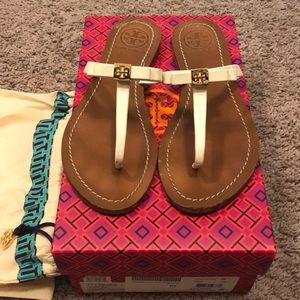 Tory Burch leighanne flat thong patent